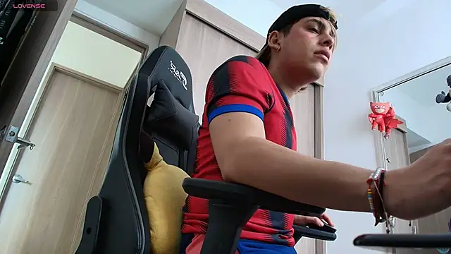 Snapshot of brunothompson3 chatting on 12-20-25, 06:48 brunothompson3 online show from 12-20-25, 06:48