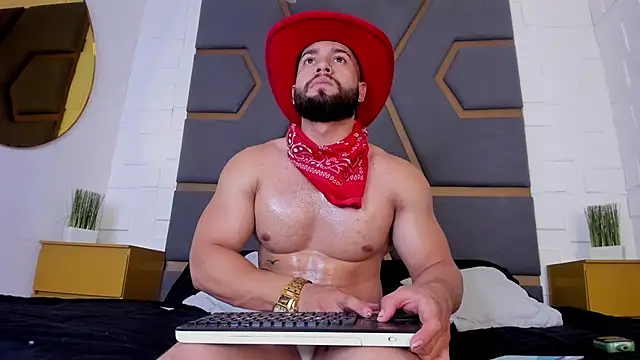 massimofiore  online show from 10-08-25, 03:26