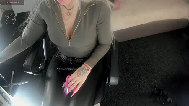 Kira Key online show from 02-10-26, 01:53