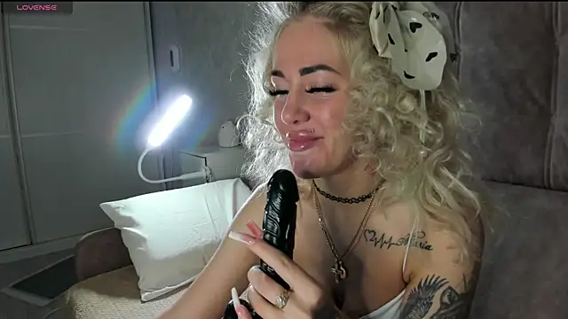 Kira Key online show from 04-20-26, 11:50