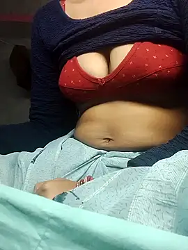 Snapshot of Hut_rotu_cute chatting on 11-26-25, 09:49 Hut rotu cute online show from 11-26-25, 09:49