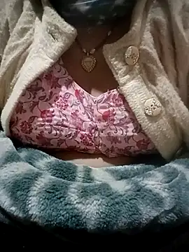 Snapshot of CUTGIRL76 chatting on 12-19-25, 09:44 CUTGIRL76 online show from 12-19-25, 09:44