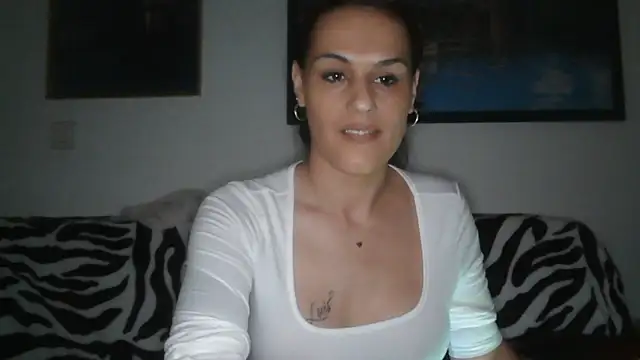 Snapshot of yumara351 chatting on 11-15-25, 11:40 yumara351 online show from 11-15-25, 11:40