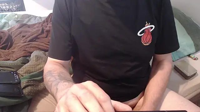 Snapshot of idiotpig66 chatting on 03-22-25, 10:04 idiotpig66 online show from 03-22-25, 10:04