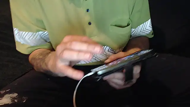 Snapshot of idiotpig66 chatting on 09-15-25, 09:20 idiotpig66 online show from 09-15-25, 09:20