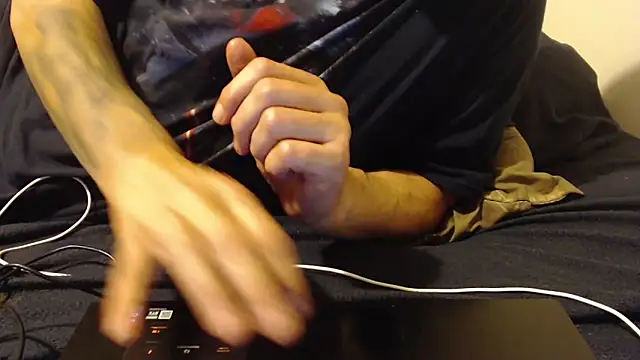 Snapshot of idiotpig66 chatting on 03-22-26, 07:23 idiotpig66 online show from 03-22-26, 07:23