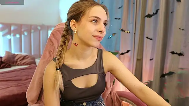 Snapshot of ShinyBarbie chatting on 10-23-25, 06:13 ShinyBarbie online show from 10-23-25, 06:13