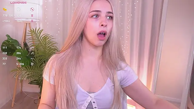 Snapshot of ShinyBarbie chatting on 12-04-25, 06:55 ShinyBarbie online show from 12-04-25, 06:55