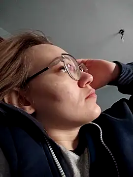 Snapshot of AlisaWyn chatting on 01-18-26, 04:05 AlisaWyn online show from 01-18-26, 04:05