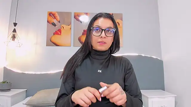 Sara mora  online show from 05-28-26, 11:51
