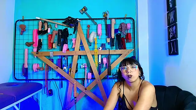 Snapshot of Mrmia_bdsm_extreme chatting on 10-18-25, 12:28 Mrmia bdsm extreme online show from 10-18-25, 12:28