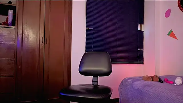 MiaCollinssx online show from 04-21-26, 12:33