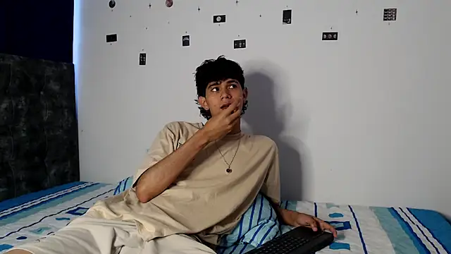 alexmark  online show from 03-27-26, 01:55