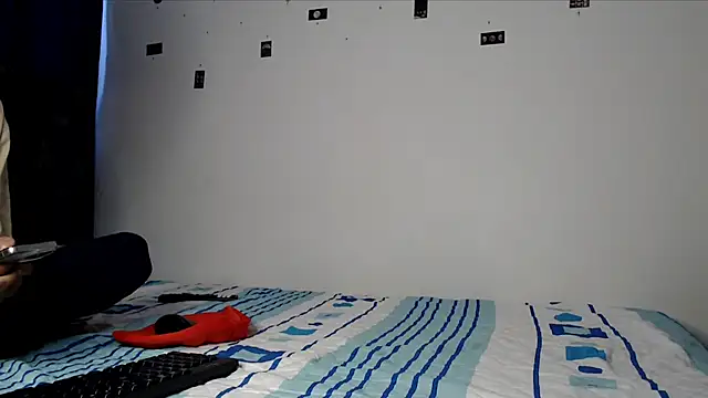 Snapshot of alexmark_ chatting on 05-25-26, 04:35 alexmark online show from 05-25-26, 04:35