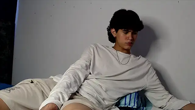 Snapshot of alexmark_ chatting on 05-26-26, 05:09 alexmark online show from 05-26-26, 05:09