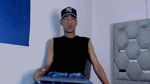 tiago xxx  online show from 10-18-25, 09:26