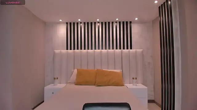 LeahNovac online show from 10-18-25, 11:33