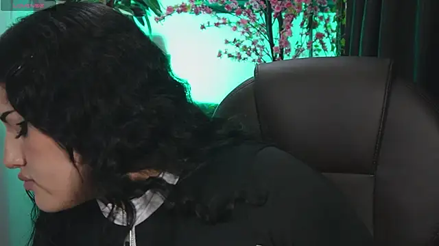 Snapshot of sari_belle chatting on 05-08-26, 03:56 sari belle online show from 05-08-26, 03:56