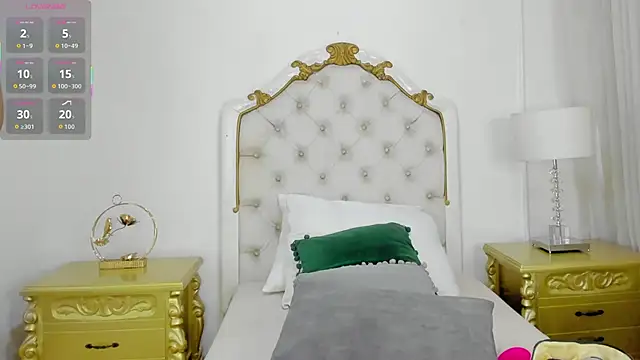 Snapshot of Alison_Carde05 chatting on 10-28-25, 11:58 Alison Carde05 online show from 10-28-25, 11:58