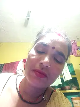 Snapshot of Monika_thakurr chatting on 10-02-25, 10:17 Monika thakurr online show from 10-02-25, 10:17