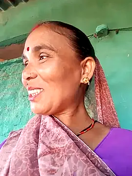 Snapshot of Monika_thakurr chatting on 10-07-25, 08:33 Monika thakurr online show from 10-07-25, 08:33