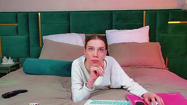VeronicaVances online show from 05-28-26, 08:06