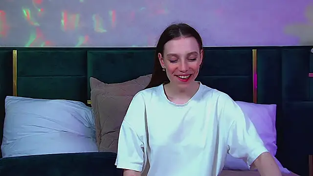 VeronicaVances online show from 06-05-26, 06:52