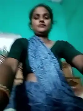 Snapshot of Sapna9685 chatting on 10-22-25, 04:29 Sapna9685 online show from 10-22-25, 04:29