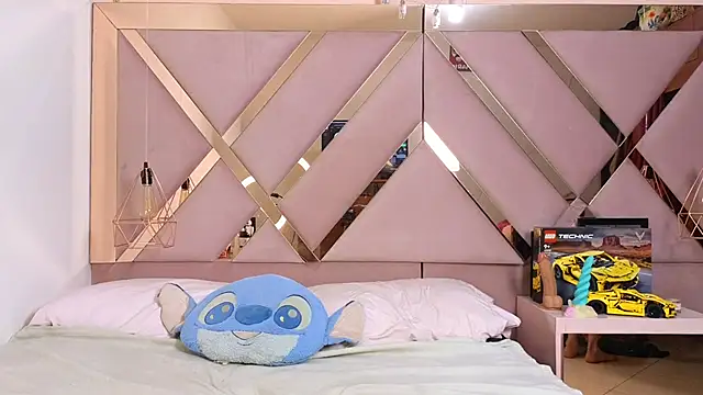 Sophia moo  online show from 10-24-25, 05:26