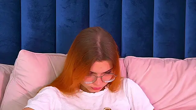 BellaMarebelle online show from 10-16-25, 04:24