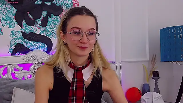 MaeLili online show from 11-04-25, 04:11