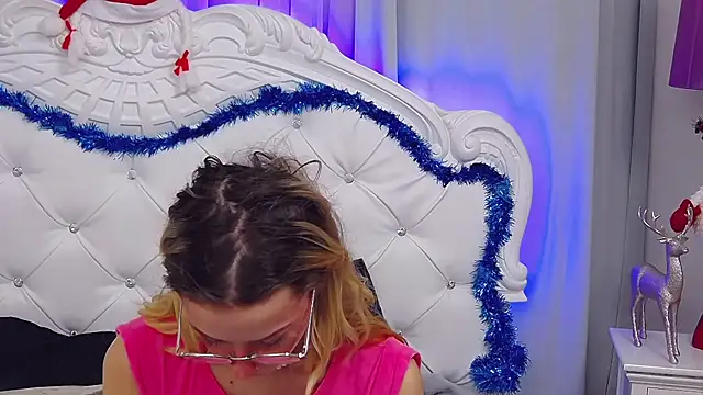 MaeLili online show from 12-21-25, 01:18