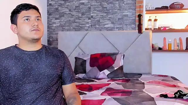 Sexxyy Couple  online show from 04-17-26, 05:21