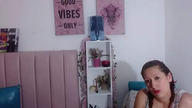 Snapshot of Chloe_Wiild chatting on 09-18-25, 07:16 Chloe Wiild online show from 09-18-25, 07:16