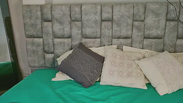 DaniniAnderson online show from 04-11-26, 06:29