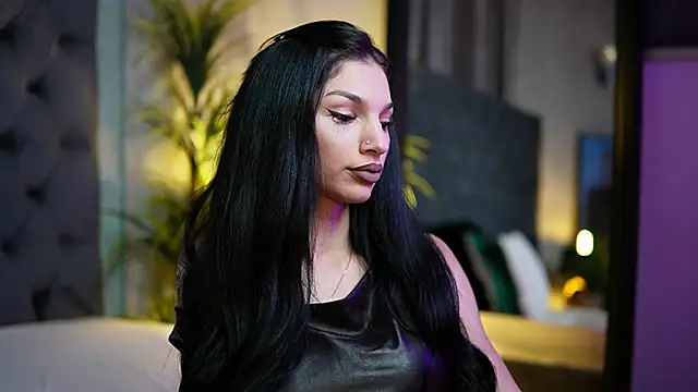 Snapshot of MiamiCoffee chatting on 10-01-25, 05:52 MiamiCoffee online show from 10-01-25, 05:52