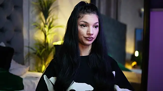 Snapshot of MiamiCoffee chatting on 10-03-25, 07:00 MiamiCoffee online show from 10-03-25, 07:00