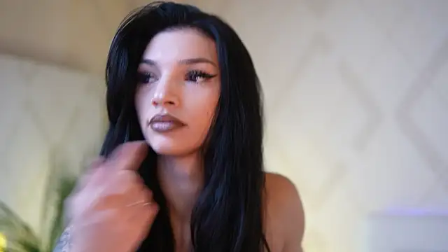 Snapshot of MiamiCoffee chatting on 11-04-25, 09:14 MiamiCoffee online show from 11-04-25, 09:14