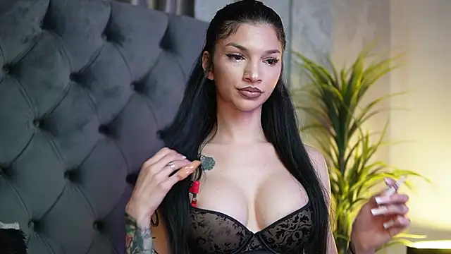 Snapshot of MiamiCoffee chatting on 11-16-25, 06:35 MiamiCoffee online show from 11-16-25, 06:35