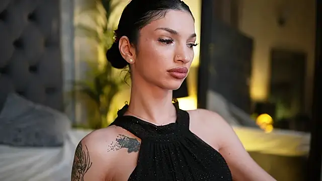 Snapshot of MiamiCoffee chatting on 12-18-25, 08:15 MiamiCoffee online show from 12-18-25, 08:15