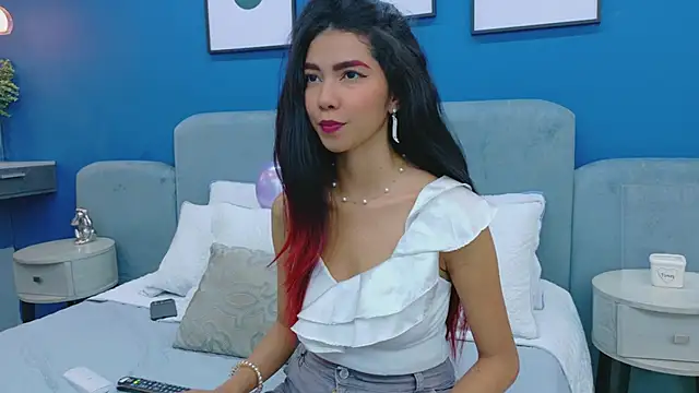 Snapshot of luna_roja25 chatting on 10-06-25, 10:29 luna roja25 online show from 10-06-25, 10:29