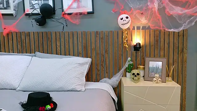 luna roja25 online show from 10-29-25, 01:02