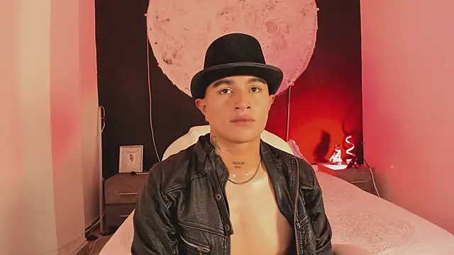 Snapshot of LiamDeep chatting on 09-14-25, 04:44 LiamDeep online show from 09-14-25, 04:44