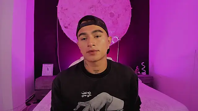 Snapshot of LiamDeep chatting on 09-15-25, 05:51 LiamDeep online show from 09-15-25, 05:51