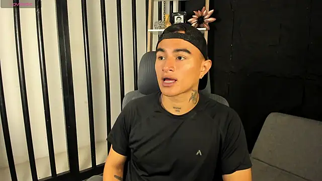 Snapshot of LiamDeep chatting on 09-19-25, 01:18 LiamDeep online show from 09-19-25, 01:18