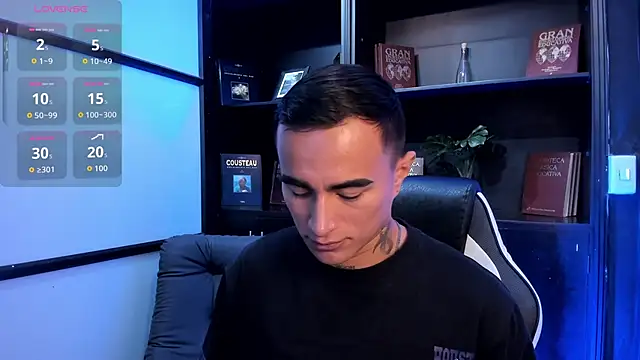 Snapshot of LiamDeep chatting on 09-20-25, 10:33 LiamDeep online show from 09-20-25, 10:33