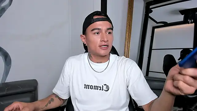 Snapshot of LiamDeep chatting on 10-04-25, 06:39 LiamDeep online show from 10-04-25, 06:39