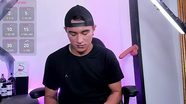 Snapshot of LiamDeep chatting on 10-19-25, 06:19 LiamDeep online show from 10-19-25, 06:19