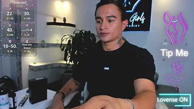 Snapshot of LiamDeep chatting on 10-28-25, 10:45 LiamDeep online show from 10-28-25, 10:45