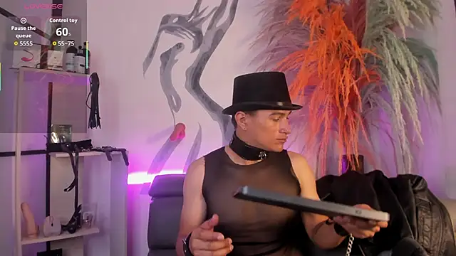 Snapshot of LiamDeep chatting on 10-31-25, 08:43 LiamDeep online show from 10-31-25, 08:43